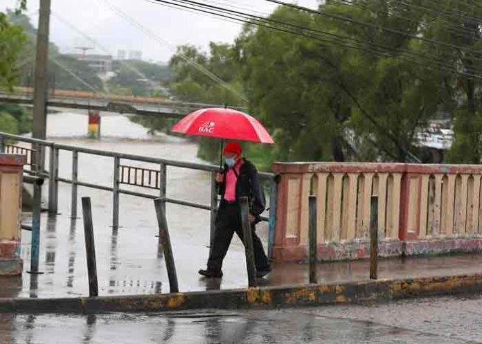 Costa Rica: Paso de ondas tropicales eleva alerta por lluvias