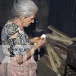 Anciana de Managua solicita ayuda para componer su casa
