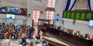 Sesión parlamentaria de leyes en la Asamblea Nacional