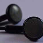 India: Hombre muere tras explotarle los auriculares que usaba