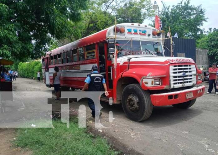 Escena donde un hombre perdió la vida en Ciudad Sandino tras pasarle llantas de un bus