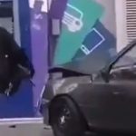 Foto: Intentaban robar un cajero con su vehículo y terminan 'a pie' y 'palmados' / Referencia