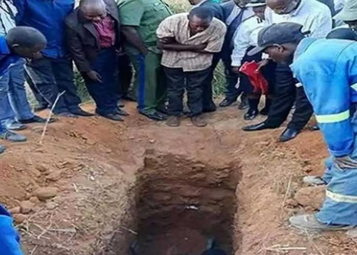 ¡Sacrilegio!: Pastor muere al enterrarse vivo para 'resucitar' con Jesús