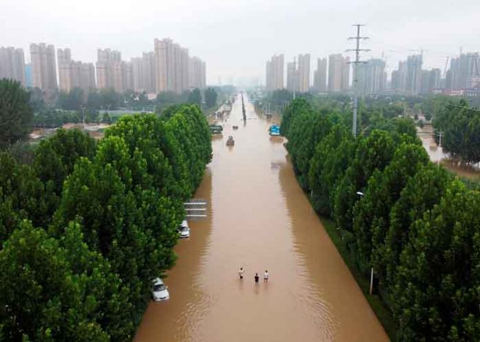 Lluvias torrenciales en China superan las 300 víctimas y se temen más