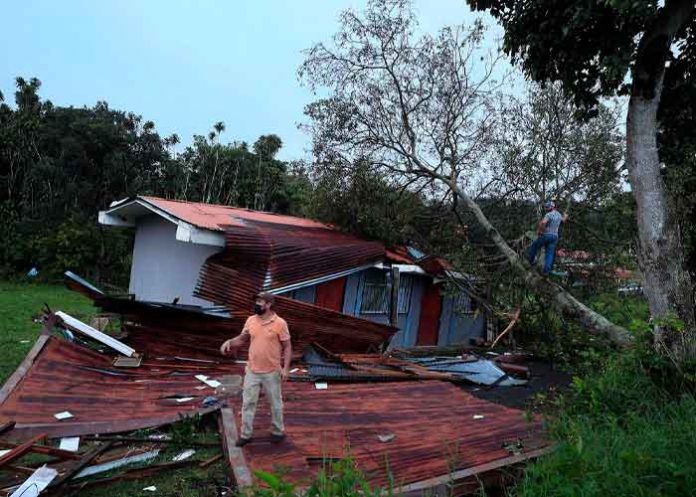 ¡De terror! Torbellino destechó cuatro casas en Heredia, C.Rica