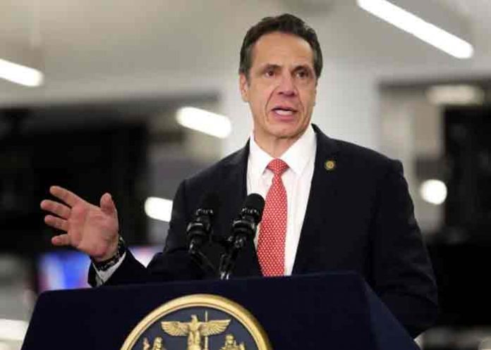 Mujer presenta denuncia penal contra Cuomo, el gobernador de NY