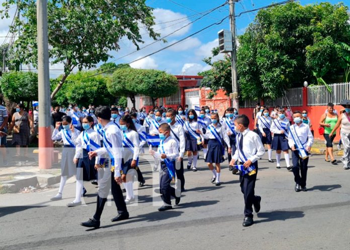 Estudiantes del Colegio Bello Horizonte desfilaron con orgullo patrio