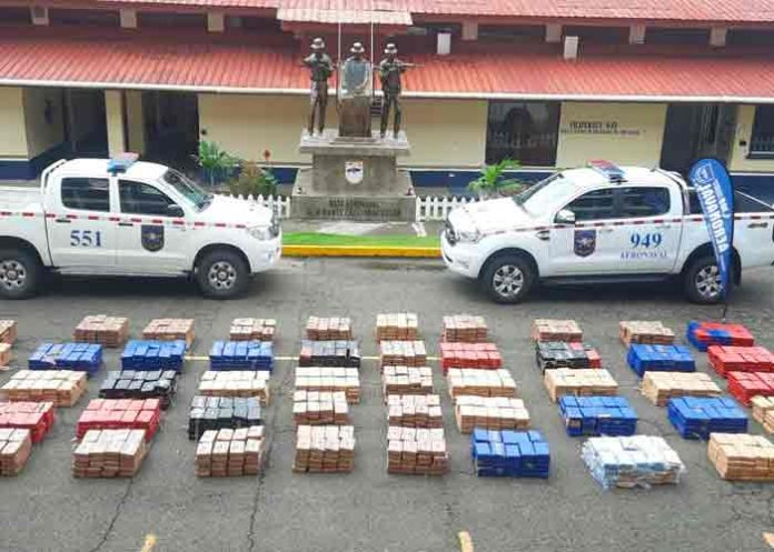 Decomisan 2 mil 300 paquetes con droga dentro de contenedores en Panamá