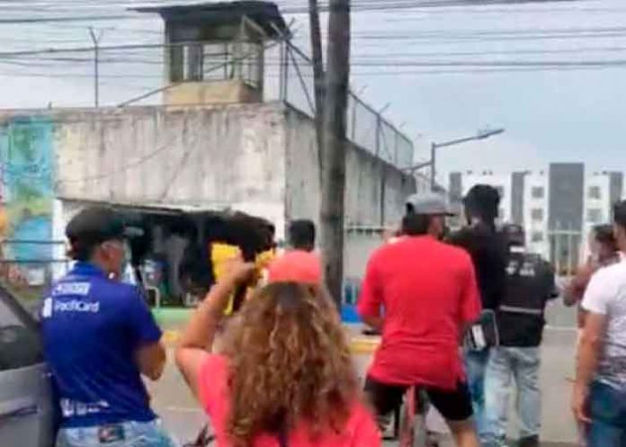 Seis presos mueren por violencia en una cárcel ecuatoriana