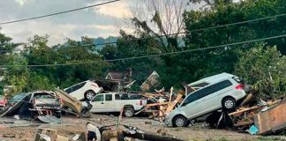 Carros dañados por severas inundaciones al sur de EE.UU.