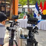 Conferencia de prensa con autoridades de educación, acerca de las fiestas patrias