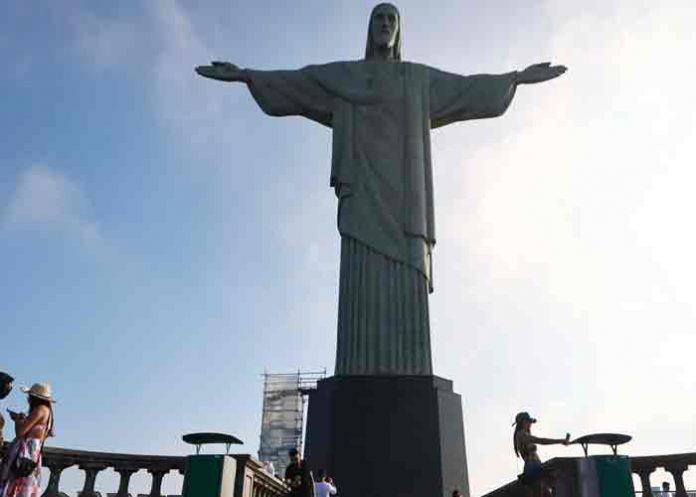 Dos franceses detenidos después de ver el amanecer sobre Cristo en Brasil