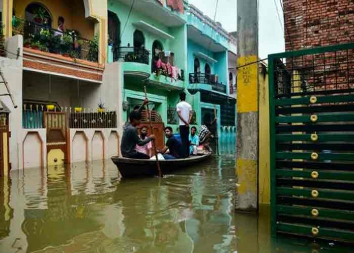 Desbordamiento del río Ganges obliga la evacuación de miles de personas