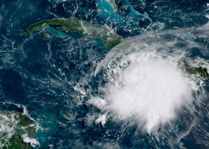 Grace amenaza con convertirse en huracán en su camino a México / FOTO / Twitter
