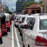 Transportistas de Guatemala realizan paro exigiendo la renuncia del presidente