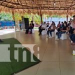 Reunión con jóvenes para que sean guían ambientales en Nicaragua