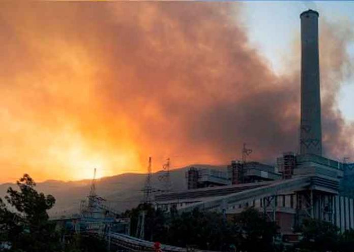 Evacuan una central térmica por incendios en Turquía