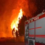Devoradores incendios en el sur de Italia dejan cinco víctimas mortales