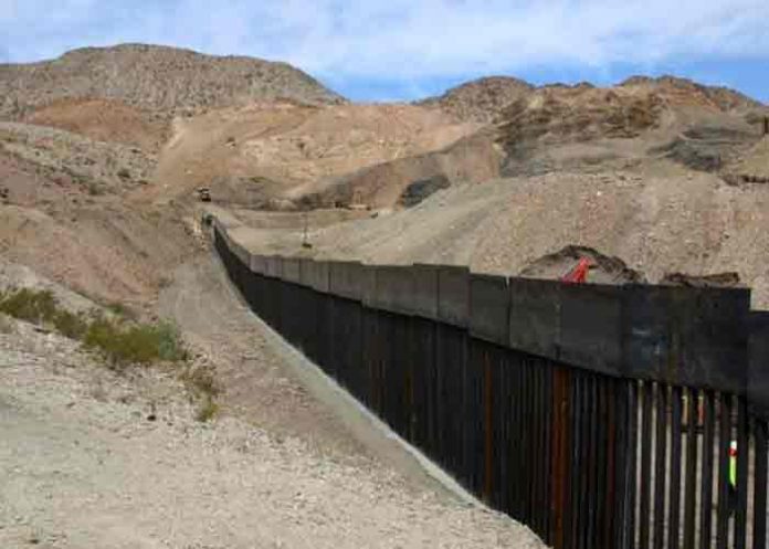 Hondureña fallece al caer de muro fronterizo entre EE.UU y México