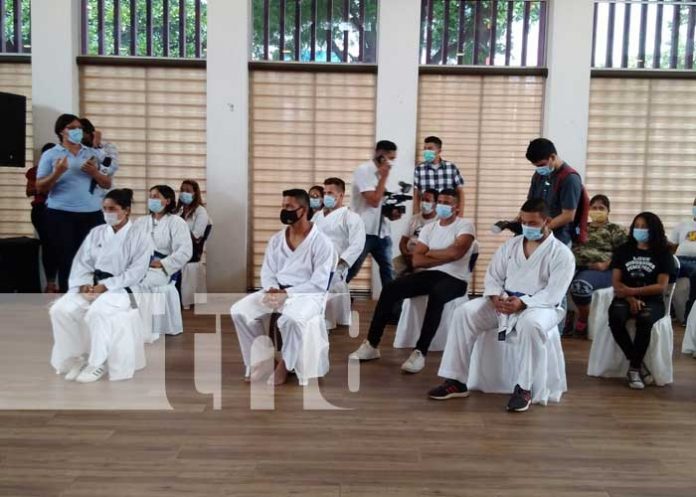 Conferencia de prensa sobre competencia de karate en Nicaragua
