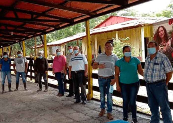 Inauguran galera, establecimiento de pasto y sala de ordeño en Villa Sandino, Chontales