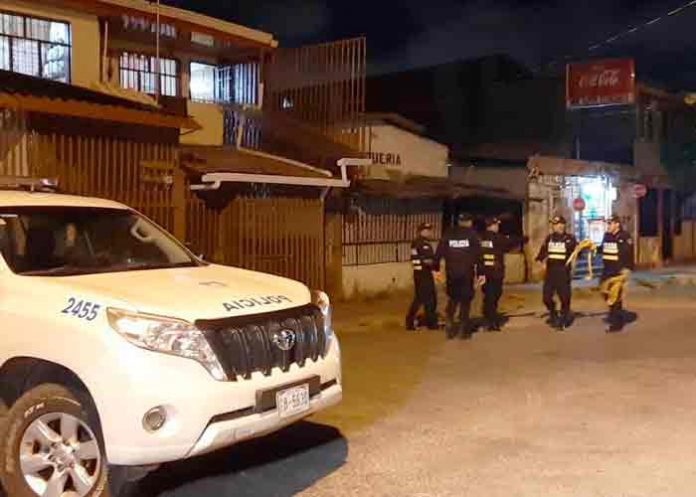 Costa Rica: Hombre se mete a minisúper y mata a cliente de 15 balazos