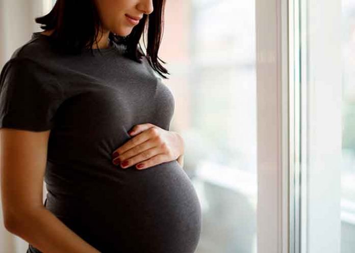 Mujer embarazada de cinco bebés