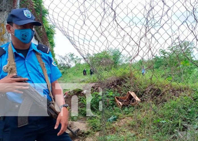 Investigan la muerte de un hombre encontrado en un predio montoso en Managua