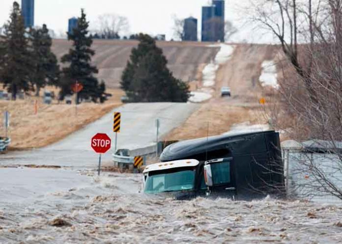 Inundaciones y granizo dejan caos en Omaha, Nebraska