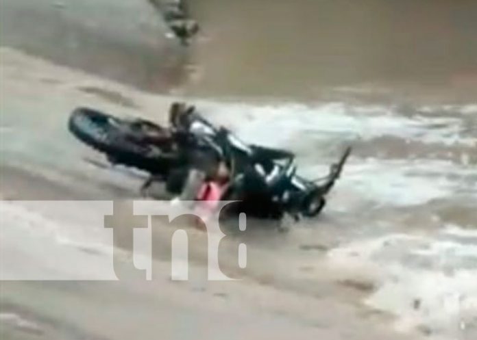 Motociclista cae a un río en Matagalpa