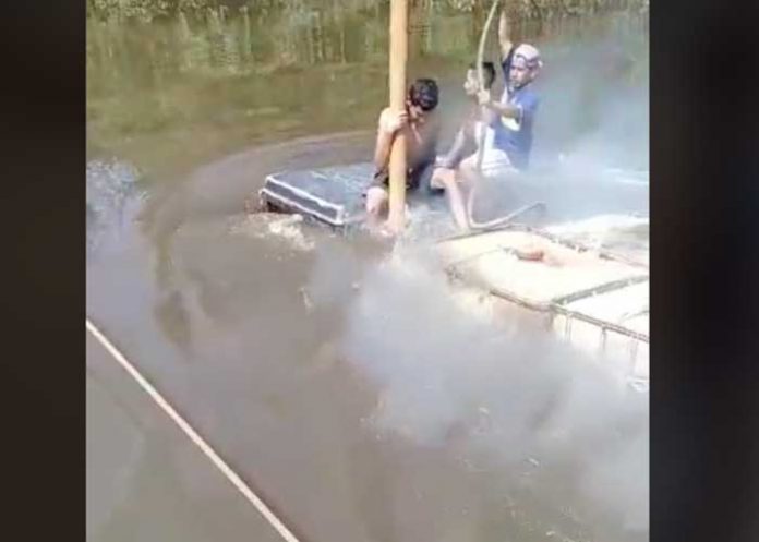 Foto: Se vuelven virales 'en su yipeta' al cruzar un río (VIDEO) / TikTok