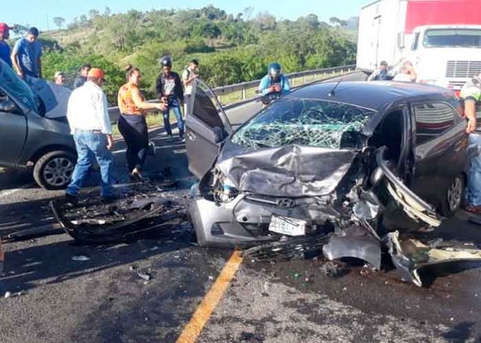 Un carro quedó chatarra tras un brutal accidente de tránsito