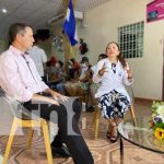 Ministra-asesora en temas de salud, Sonia Castro, hablando del proceso de vacunación contra el COVID-19