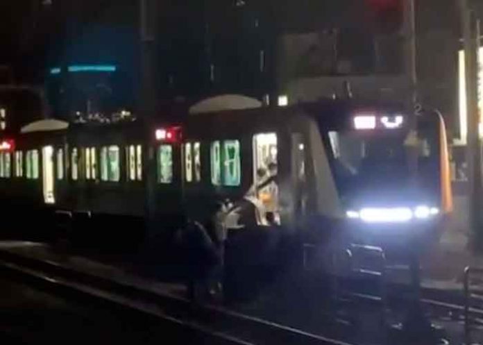 Ataque con cuchillo en tren de Tokio deja como resultado 4 heridos