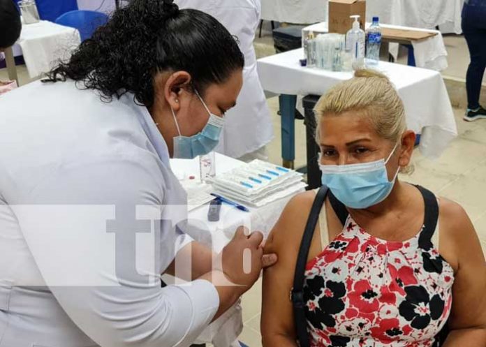 Aplicación de la vacuna contra el COVID-19 en Managua