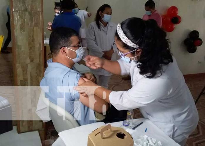 Aplicación de la vacuna contra el COVID-19 en Nicaragua