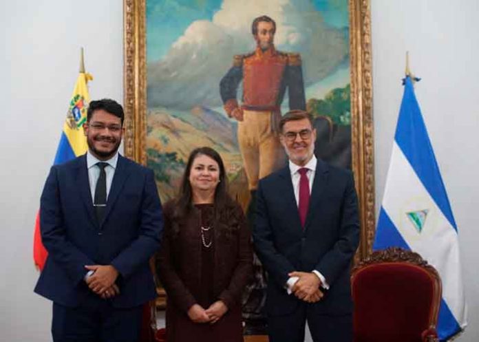 Ministros del Gobierno en Venezuela se reunió con la embajadora de Nicaragua