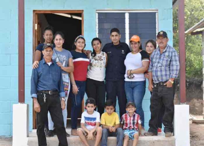 Familias boaqueñas reciben viviendas del Programa Bismarck Martínez