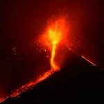El más alto volcán europeo, el Etna, creció y ahora mide 3.357 metros / GIOVANNI ISOLINO / AFP