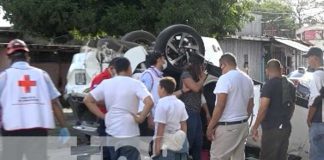 Escena del accidente de tránsito con vuelco de vehículo en Monseñor Lezcano