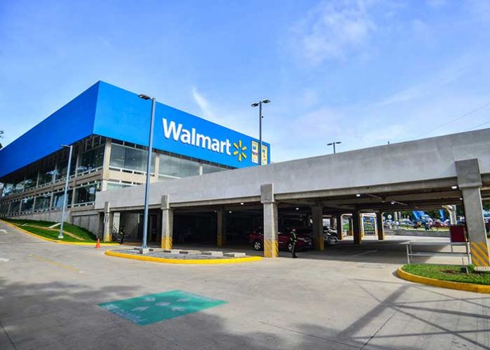 Fachada del Walmart ubicado en Managua, Nicaragua