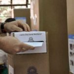 Argentinos participan en las Elecciones PASO 2021.