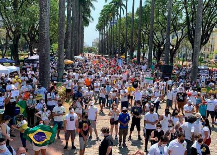 Brasil: Grupos de derecha protestan contra Jair Bolsonaro