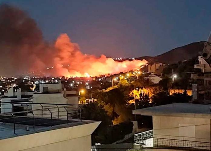 Incendio en Grecia cerca de Atenas