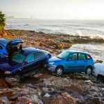 Severas inundaciones arrastran autos al mar en noreste de España