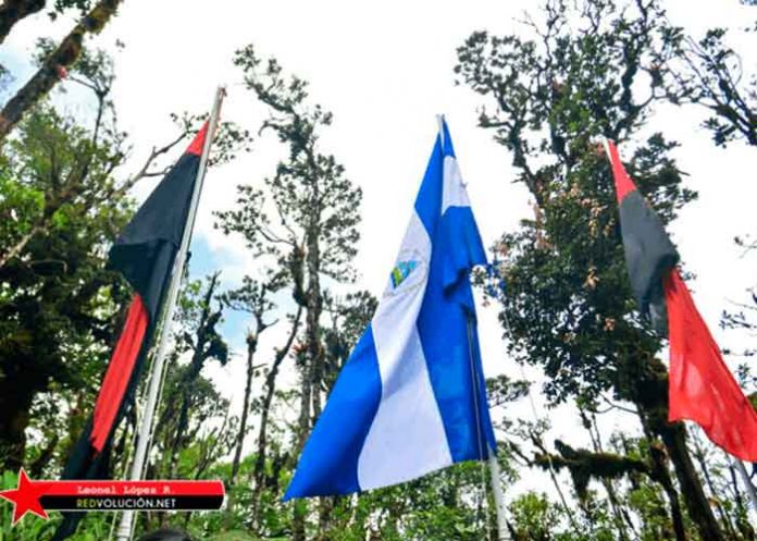 En la cima de Nicaragua ondean las banderas de la Soberanía