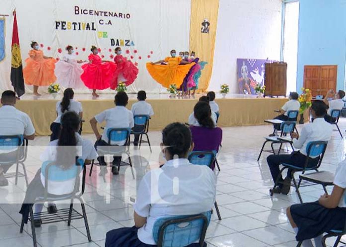 Estudiantes de magisterio en Managua reciben clases de danza