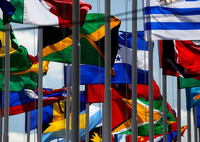 Banderas de países que integran la CELAC
