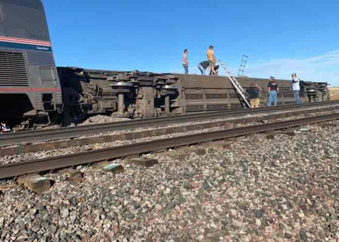 Descarrilamiento de tren deja al menos tres fallecidos en Estados Unidos
