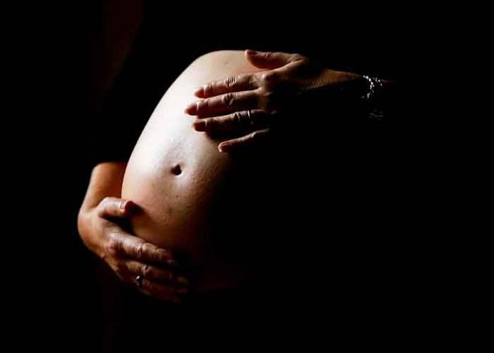Ejecutan a mujer embarazada en su propio baby shower en Nueva York